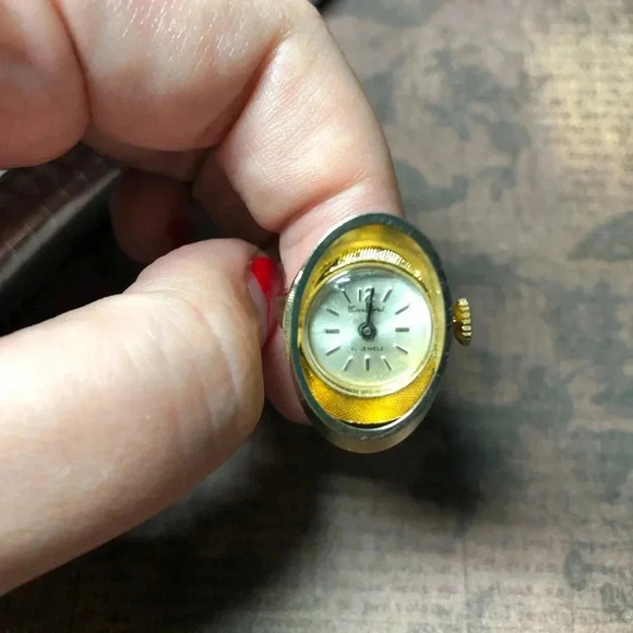 Vintage Gold Tone Wind Up Clock Ring Adjustable Size DOESNT WORK - Picture 5 of 5